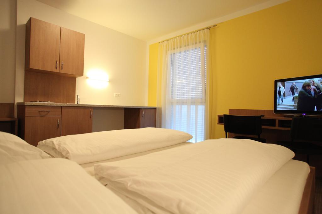Fair-Price-Hotel バート・ヴァルタースドルフ エクステリア 写真
